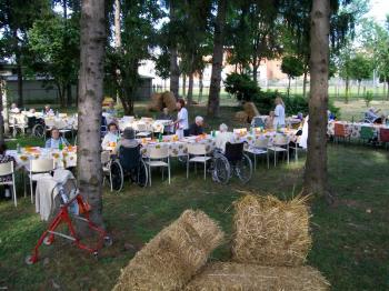 Cena estiva nel parco